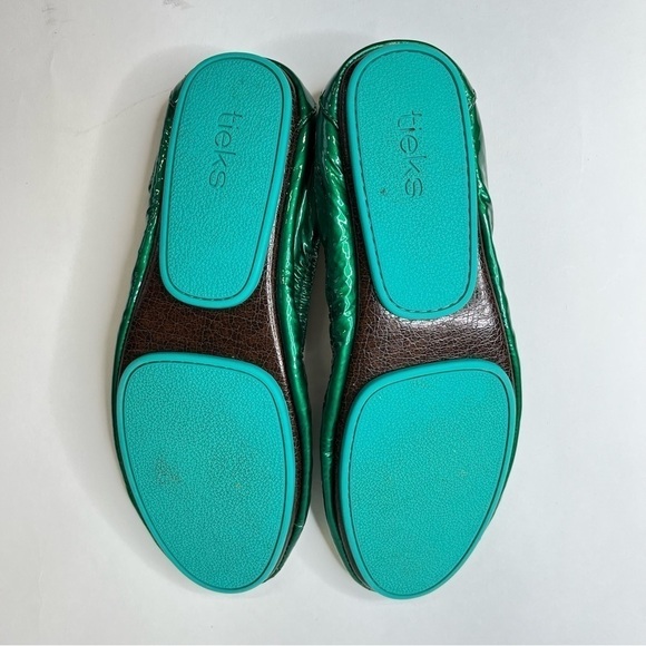 TIEKS by Gavrieli Emerald Green Metallic Shiny Patent Leather Ballet Fold Flats - Picture 9 of 13